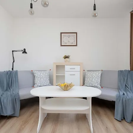 Spacious For 6 Guests With A Bathtub In By Renters Apartamento