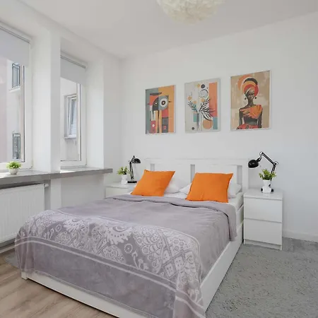 Spacious For 6 Guests With A Bathtub In By Renters *