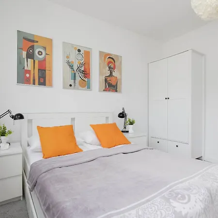 Spacious For 6 Guests With A Bathtub In By Renters Apartamento